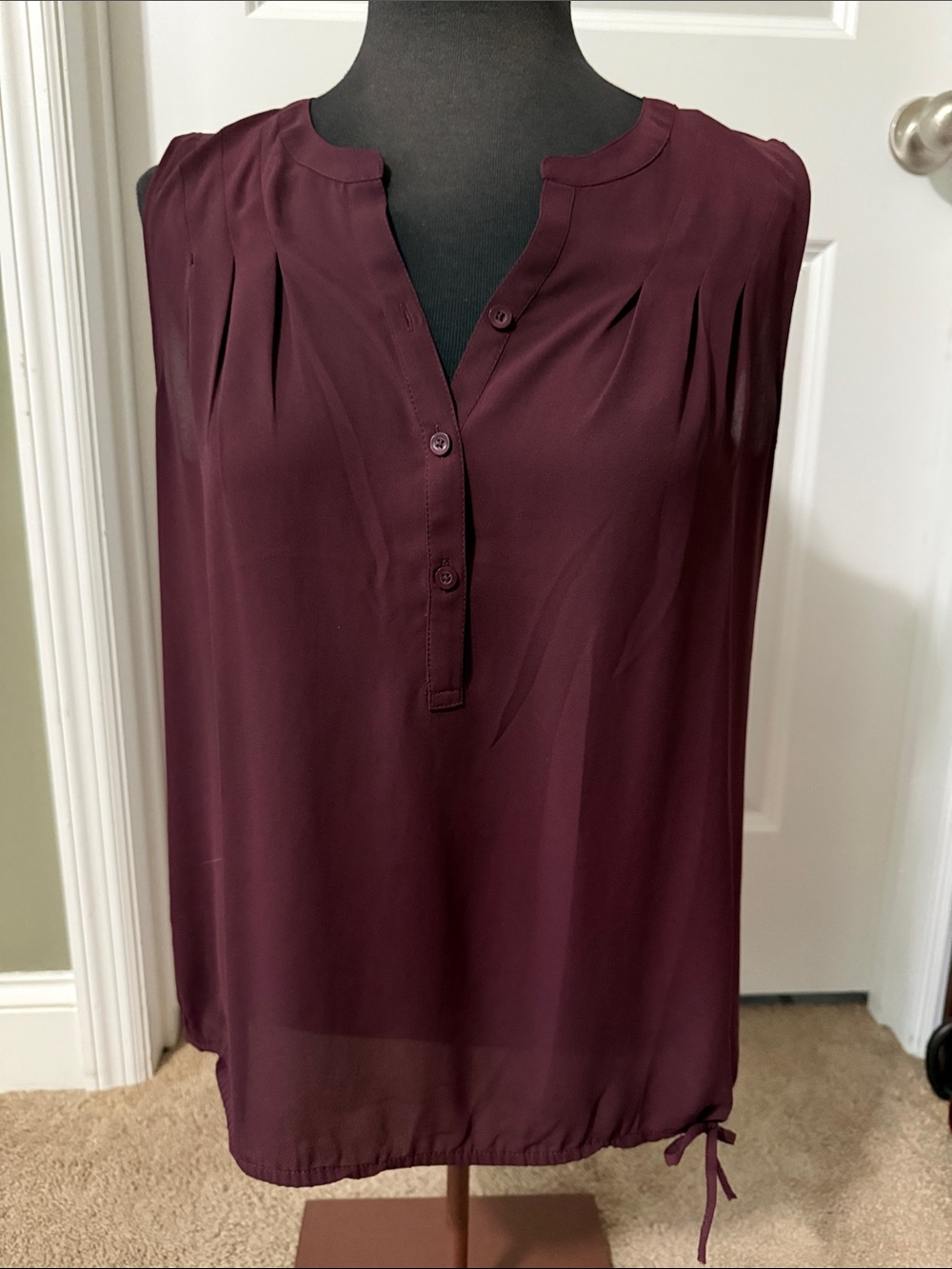 LOFT Sleeveless Split-Neck Pintuck Camisole - Burgundy
